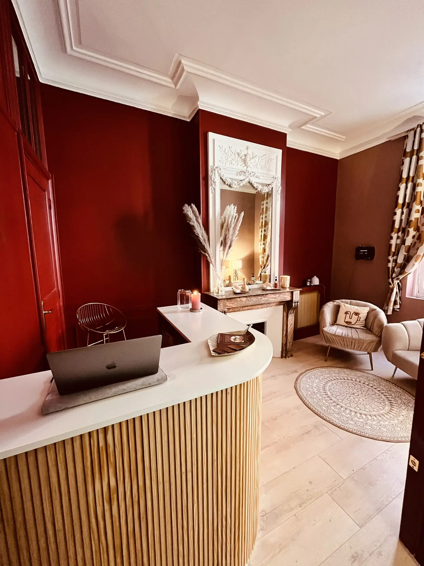 Vue de l'élégant accueil du Studio Madera